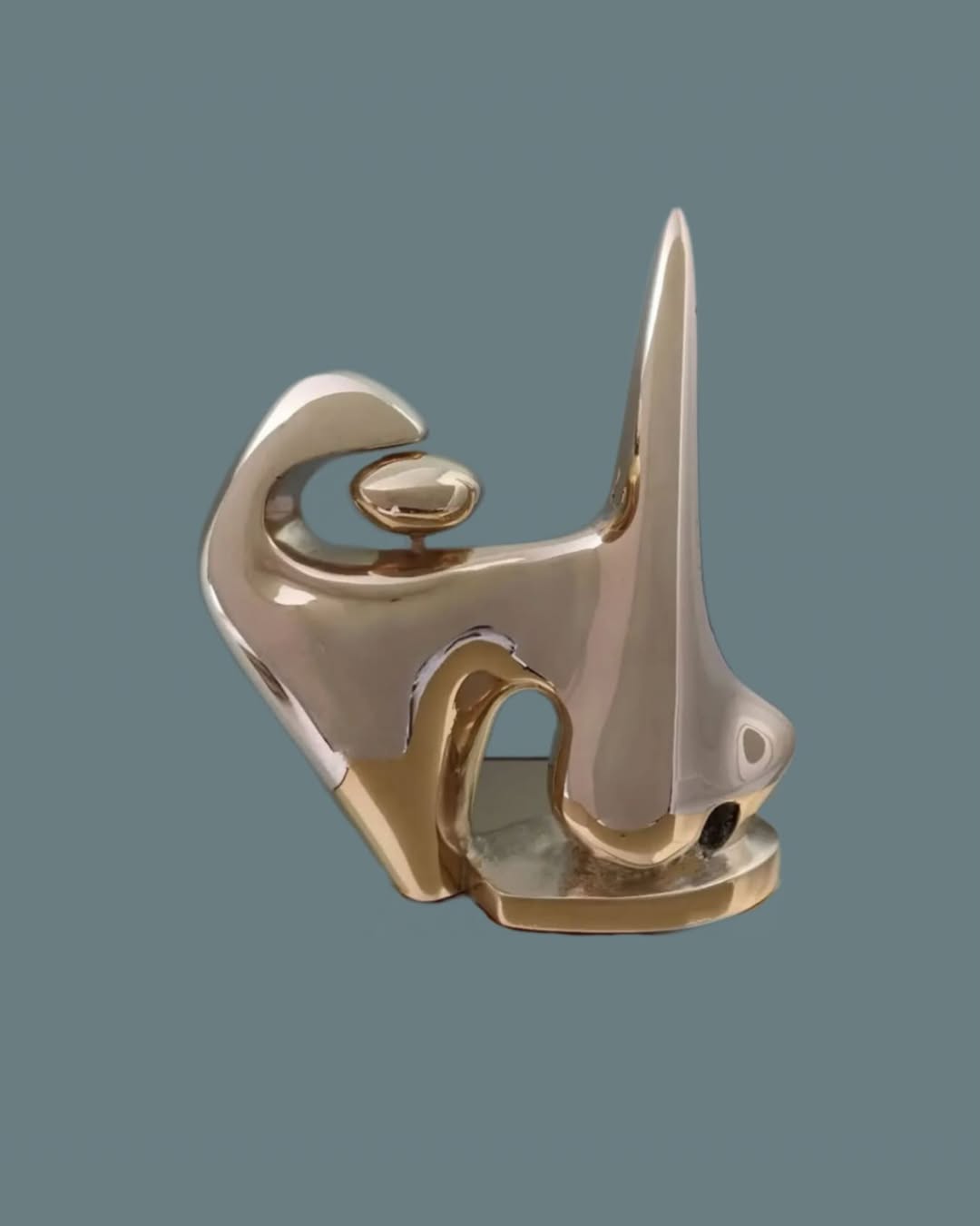 Ali Ghahari “Sovereign Stance” 21 x 22,5 x 6 cm Bronz