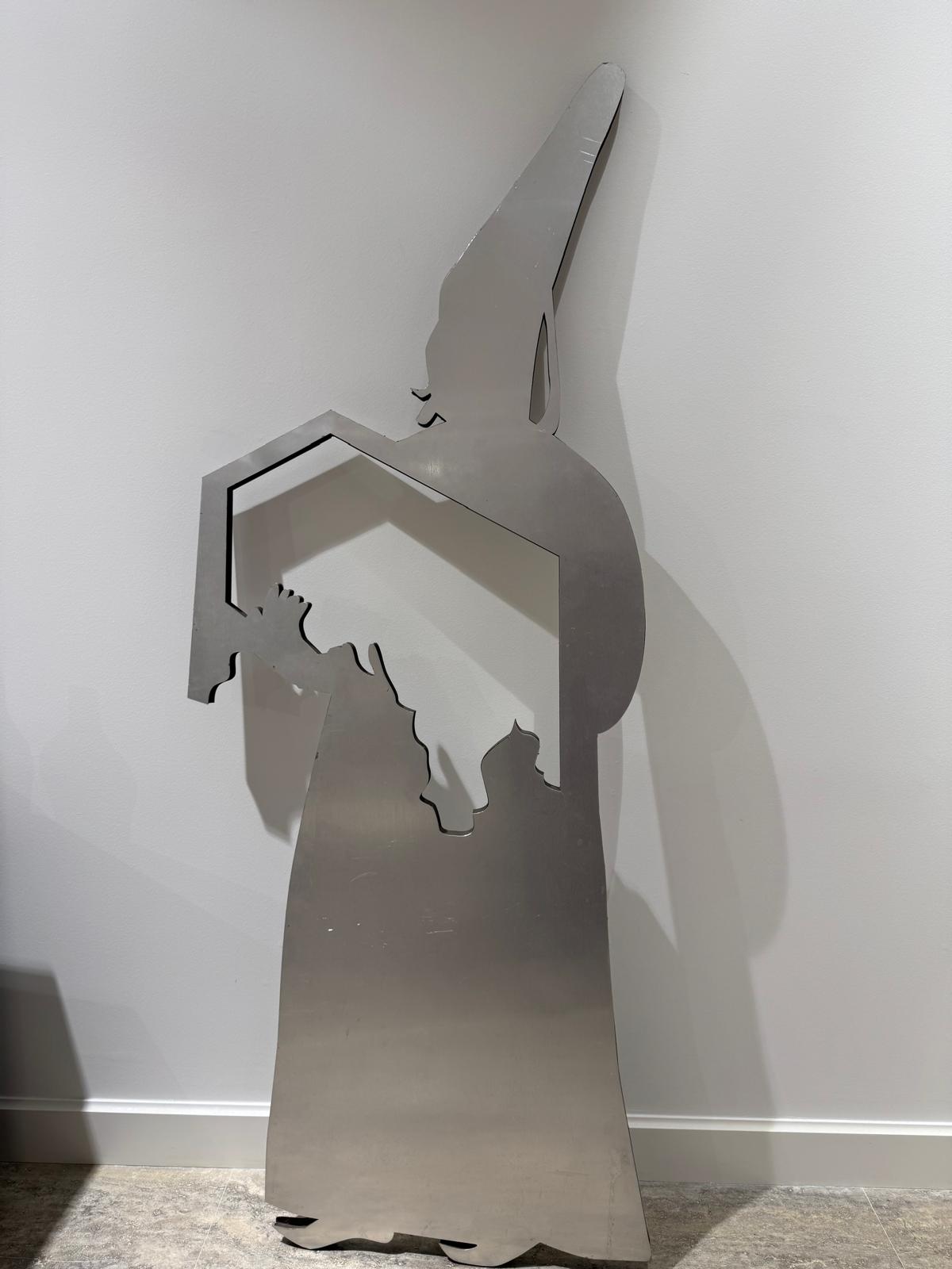 Kutu Taşıyan, 2010. Surname serisi. Aluminyum ve kompozit panel. 190 x 70 cm.