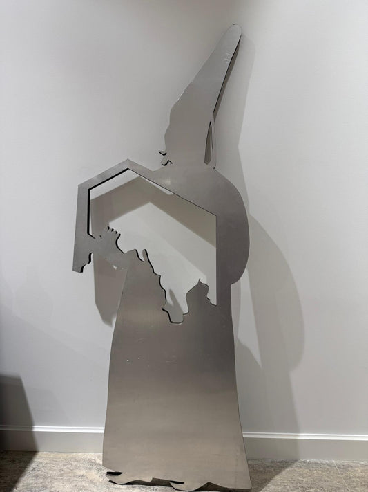 Kutu Taşıyan, 2010. Surname serisi. Aluminyum ve kompozit panel. 190 x 70 cm.