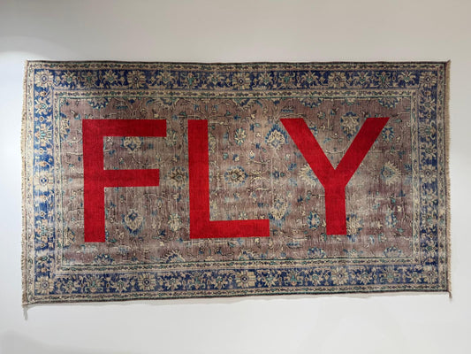 Uçan Halı (FLY), 2026. El dokuması halı üzerine akrilik. 180 x 310 cm.