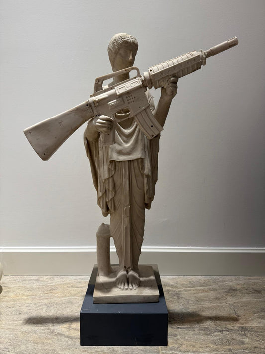 Sivil, 2017. Mermer Tozu ve polimer. 60 x 22 x 80cm