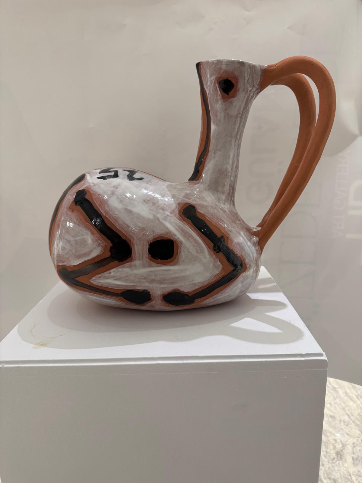 Geyik, 2026. Sırlı seramik. 40 x 34 x 20 cm.