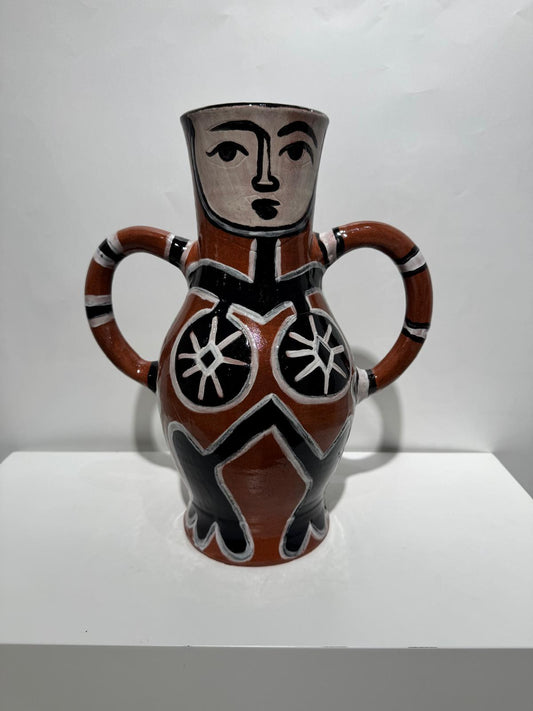Vazo Kadın, 2026. Sırlı seramik. 37 x 32 x 17 cm.