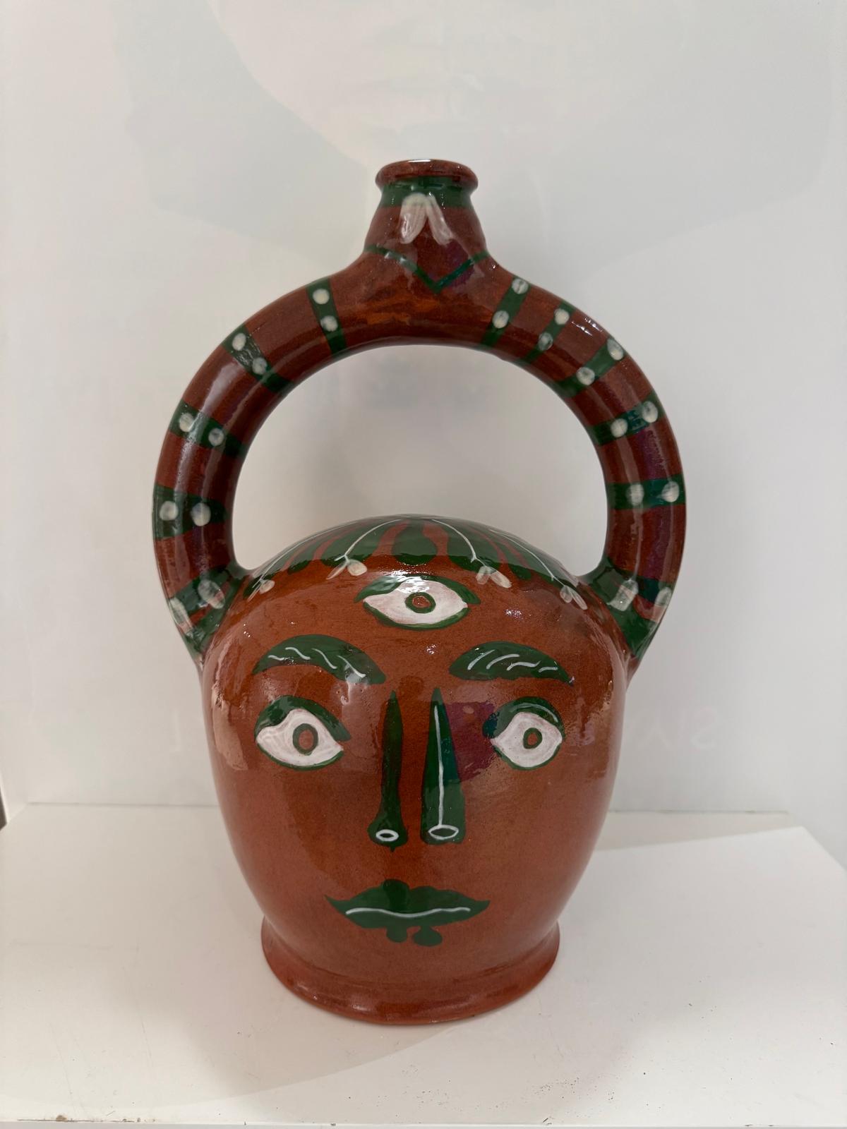 Esmer Üç göz, 2026. Sırlı seramik. 30 x 44 x 23 cm.
