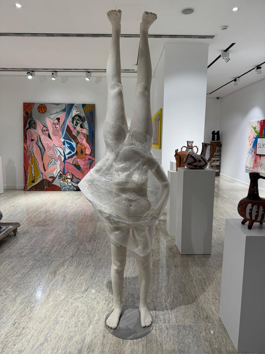 Tepetaklak, 2026. Polimer, mermer tozu, naylon poşet. 231 x 40 x 72 cm