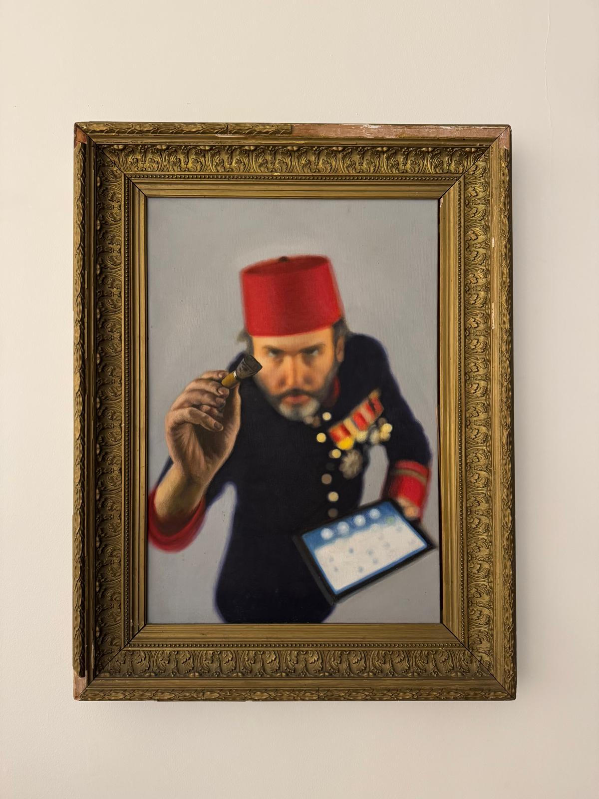 Tabletli Paşa, 2012. Kendi Portresi Serisi. Tuval üzerine yağlı boya ve çerçeve. 70 x  92 cm. Referans: Fausto Zonaro, Kendi Portresi, 1909.