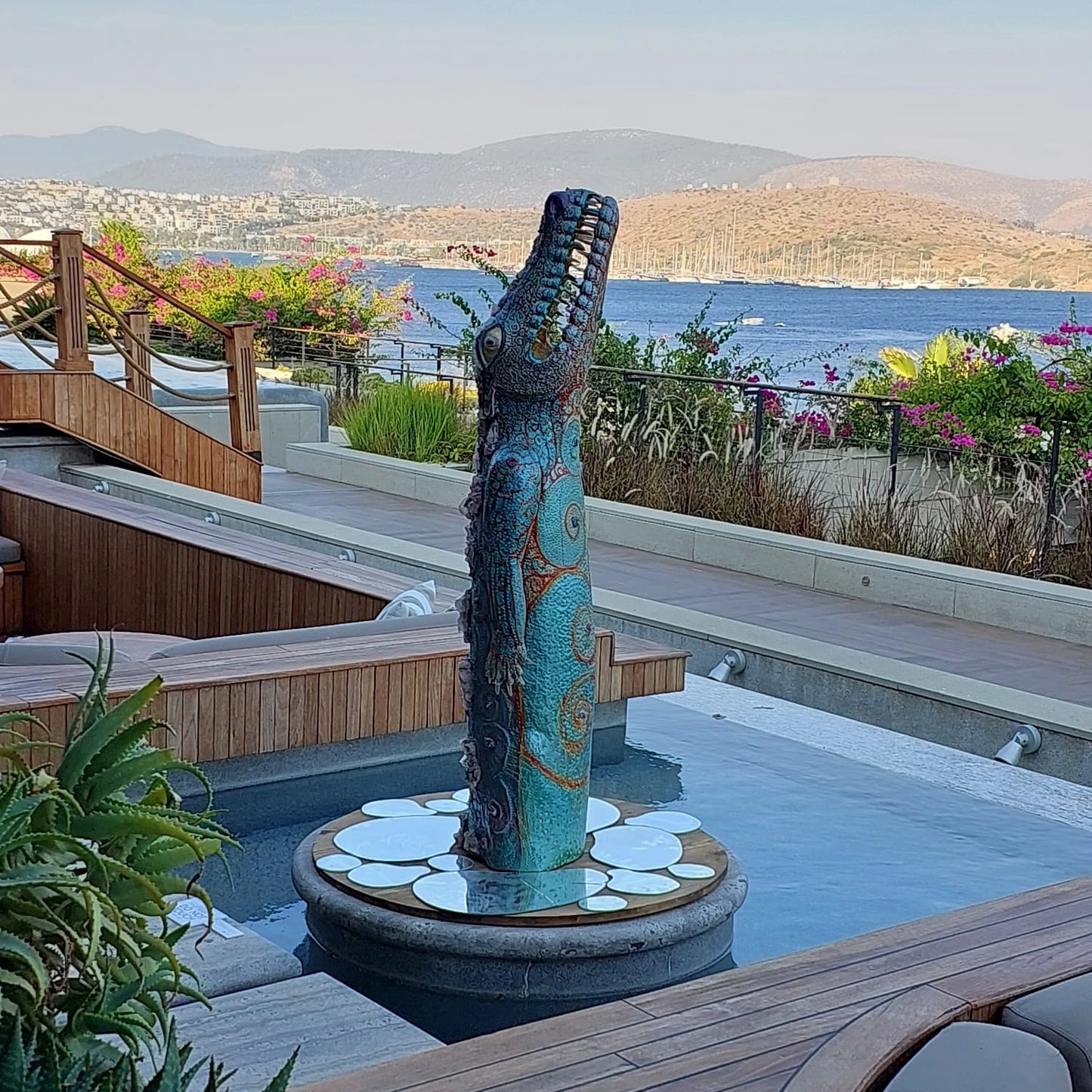 AMADE    2022 153X42X55 cm    ahşap,yarı değerli taşlar,kuartz