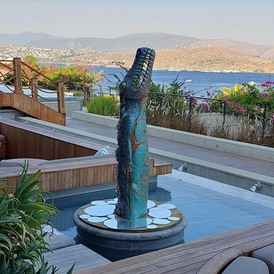 AMADE    2022 153X42X55 cm    ahşap,yarı değerli taşlar,kuartz
