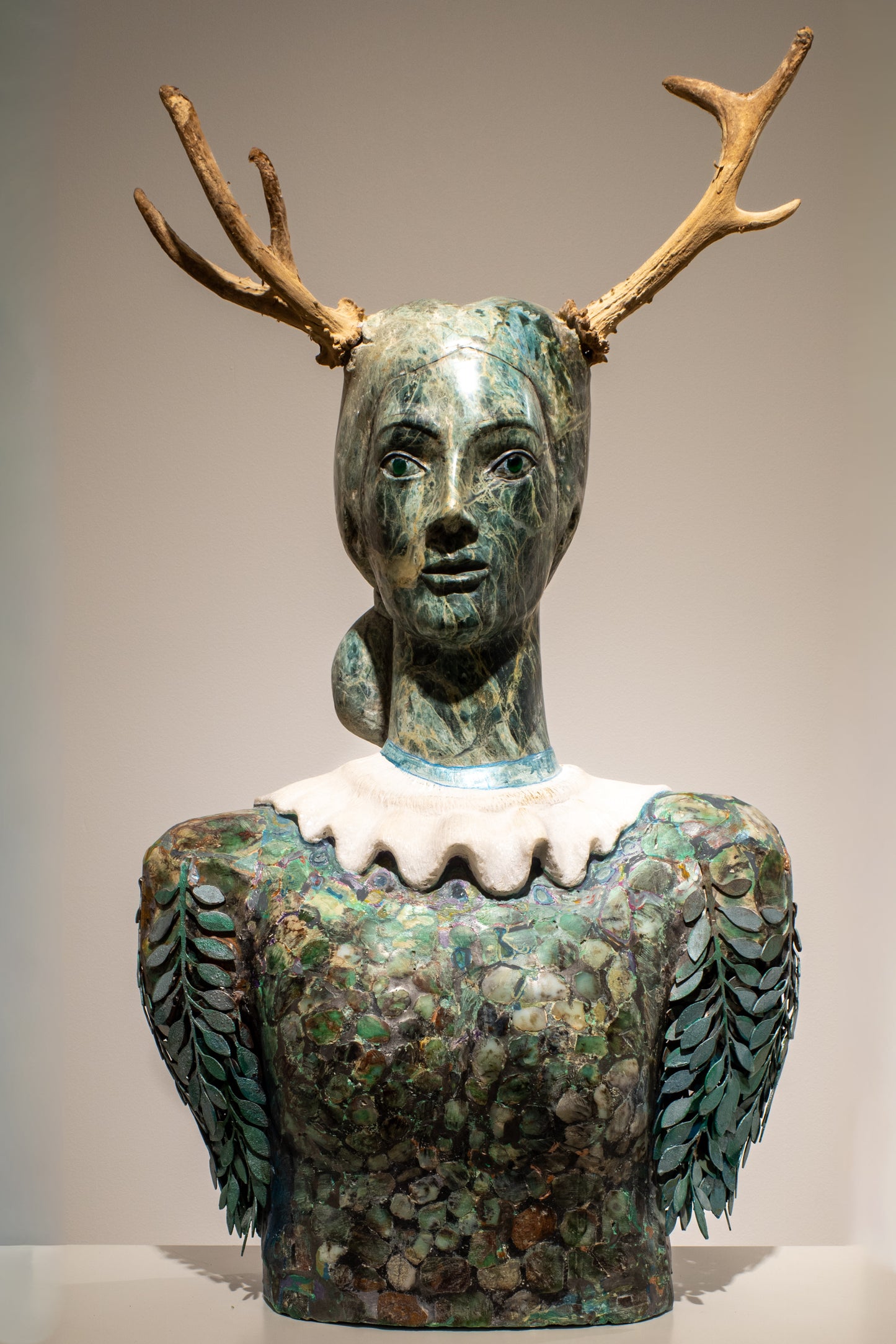 ŞİFACI     2019 73x44x22 cm   yeşil opal,boynuz ,yarı değerli taşlar